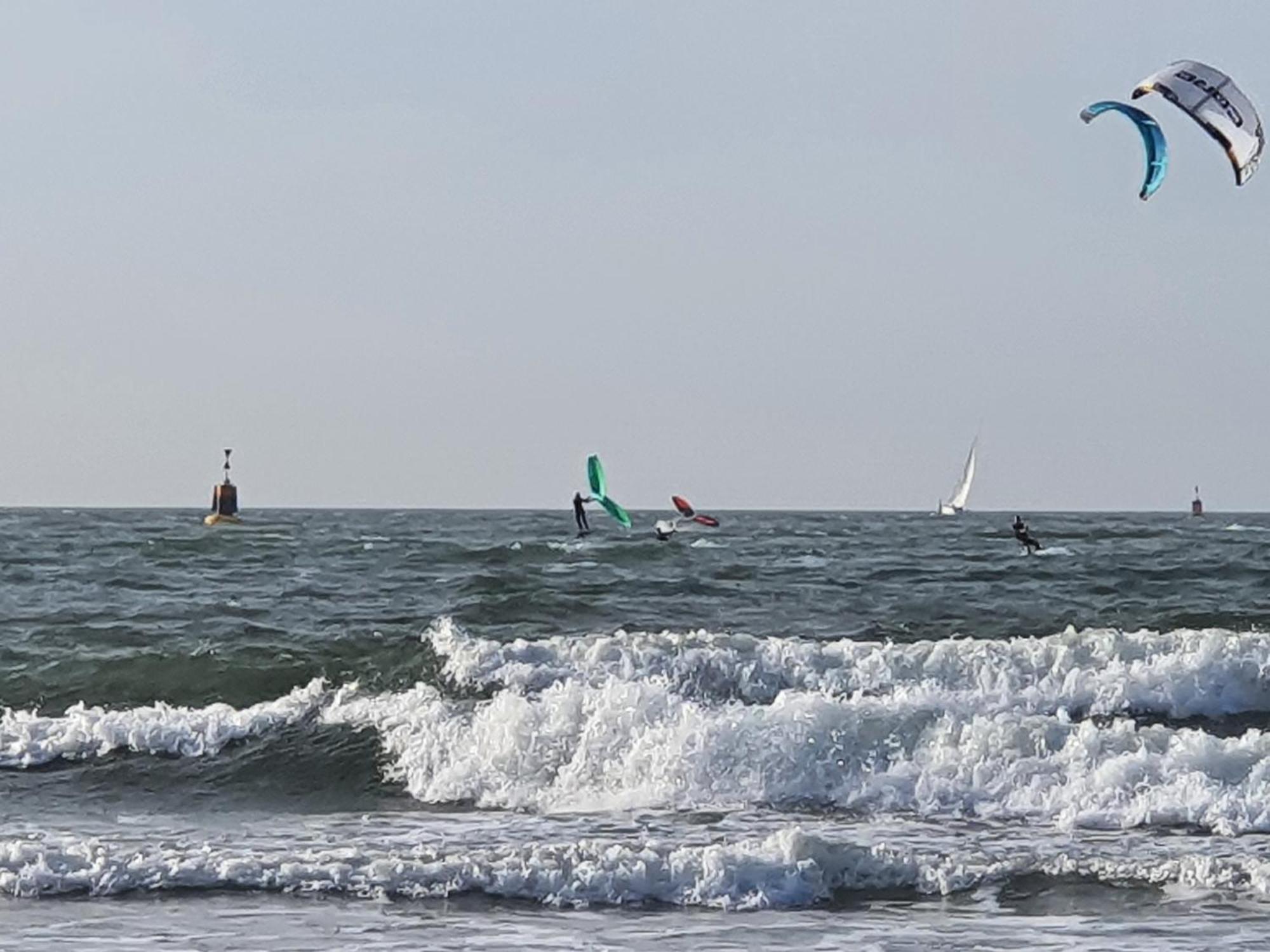 Bluebeach Scheveningen L'Aia Esterno foto