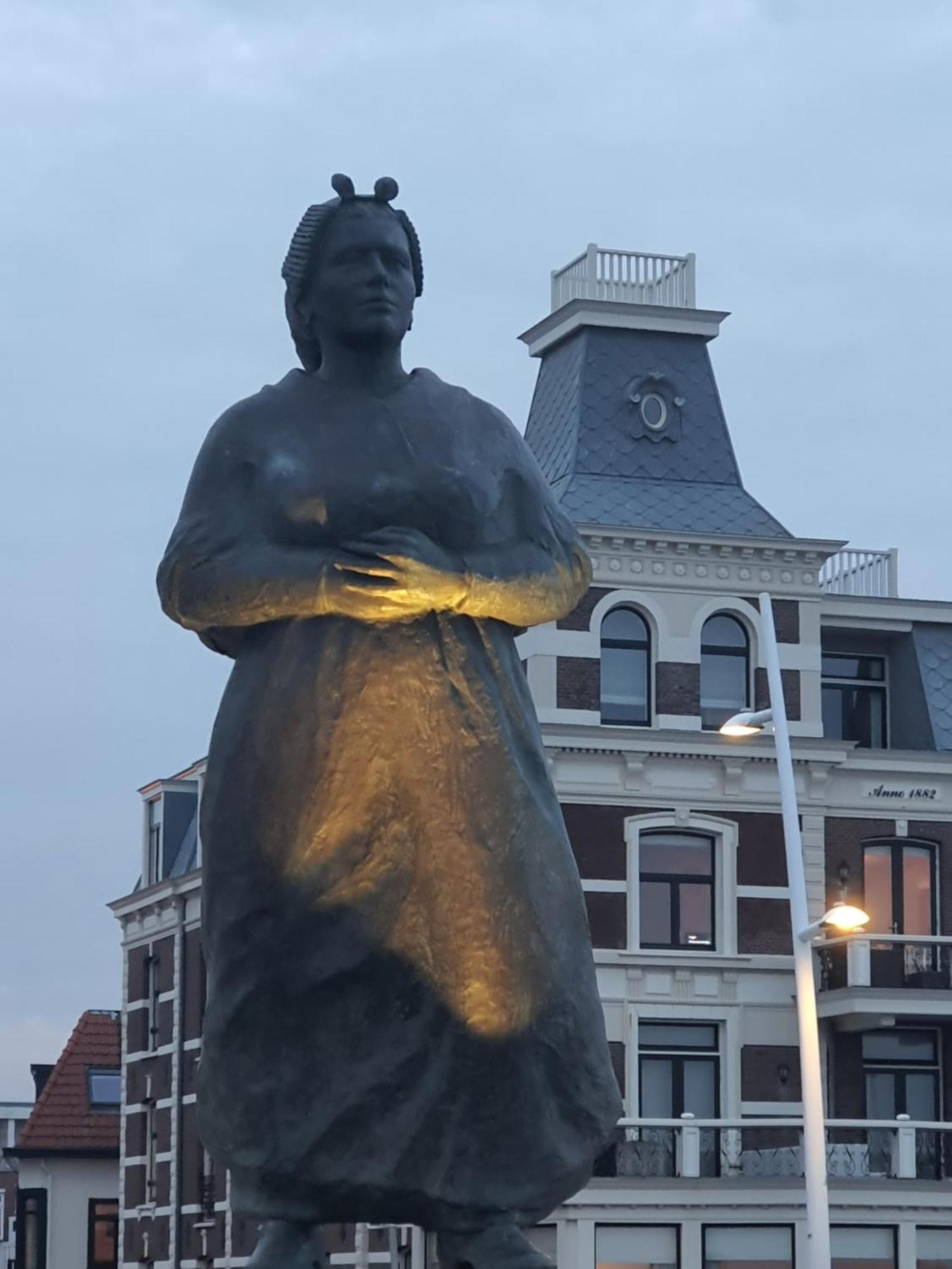 Bluebeach Scheveningen L'Aia Esterno foto